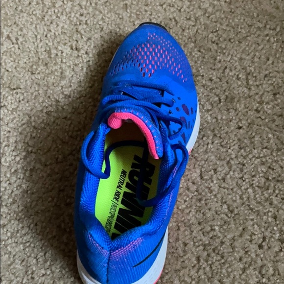 Nike Runner Shoes. Barley Worn! - Picture 2 of 3